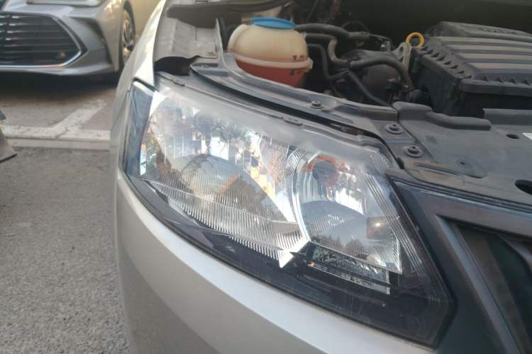 Used Skoda Rapid 2015 1.4L Manual Enjoyment Model Right Front Headlight