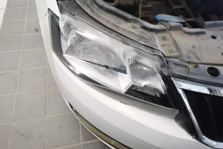 Used Skoda Rapid 2015 1.4L Manual Smart Selection Model Right Front Headlight
