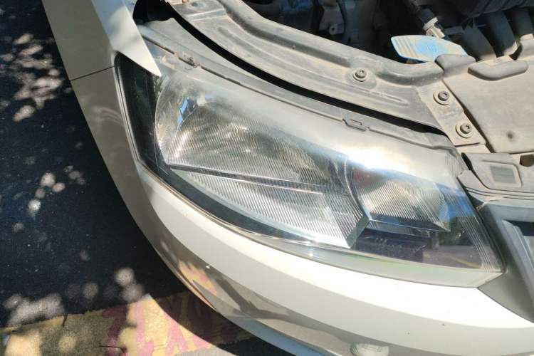 Used Skoda Rapid 2015 1.4L Manual Enjoyment Model Right Front Headlight
