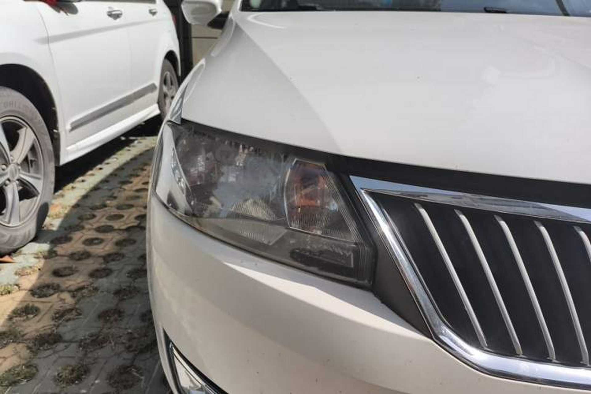Used Skoda Rapid 2015 1.6L Automatic Smart Selection Model Right Front Headlight