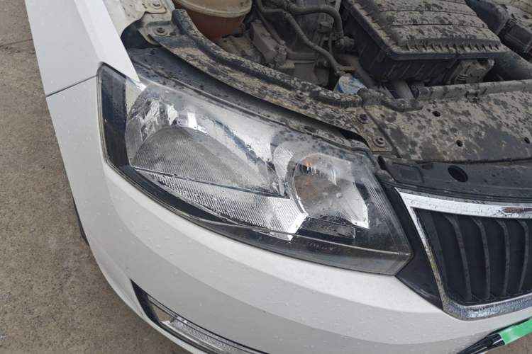 Used Skoda Rapid 2015 1.6L Manual Smart Selection Model Right Front Headlight