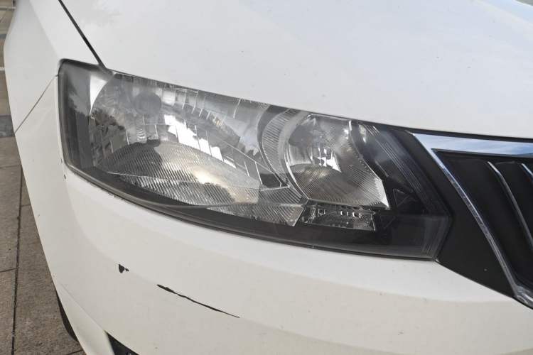 Used Skoda Rapid 2015 1.6L Automatic Preferred Model Right Front Headlight