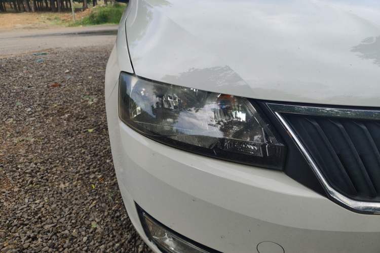 Used Skoda Rapid 2015 1.6L Manual Smart Selection Model Right Front Headlight