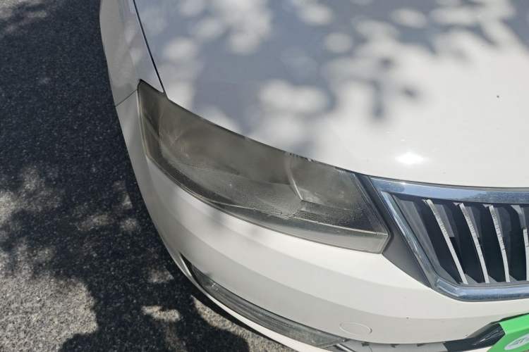Used Skoda Rapid 2015 1.6L Automatic Smart Selection Model Right Front Headlight