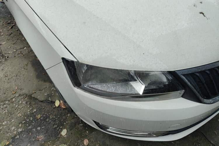 Used Skoda Rapid 2015 1.6L Automatic Smart Selection Model Right Front Headlight