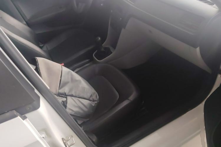 Used Skoda Rapid 2015 1.6L Manual Le Xuan Model Right Front Seat