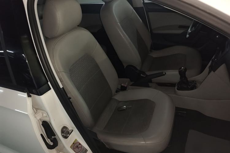 Used Skoda Rapid 2015 1.6L Manual Smart Selection Model Right Front Seat