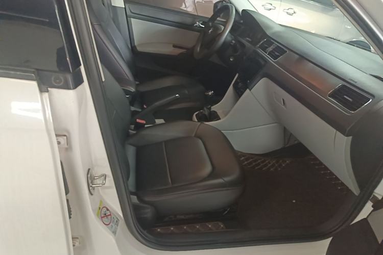Used Skoda Rapid 2015 1.6L Manual Smart Selection Model Right Front Seat