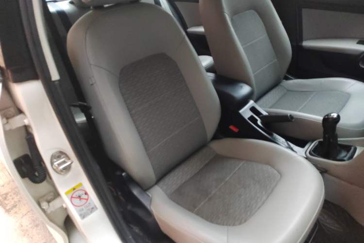 Used Skoda Rapid 2015 1.6L Manual Smart Selection Model Right Front Seat