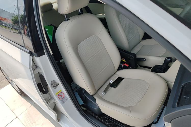 Used Skoda Rapid 2015 1.6L Automatic Smart Selection Model Right Front Seat