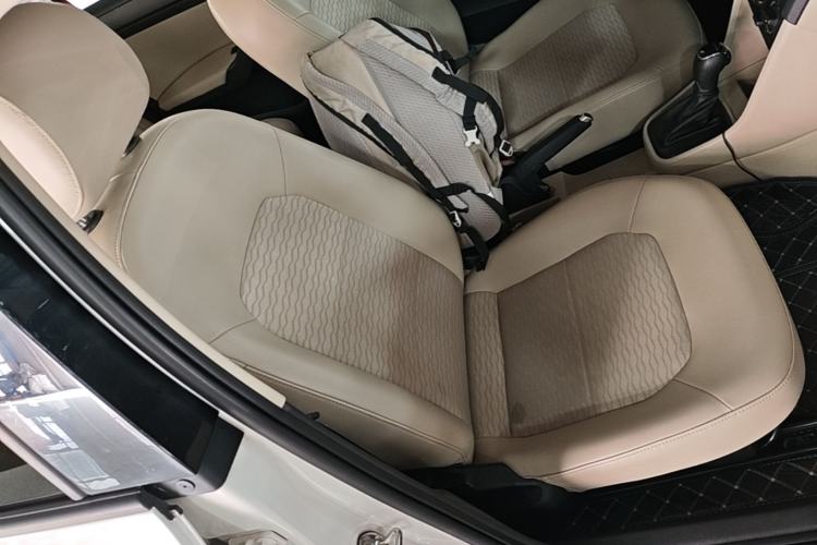 Used Skoda Rapid 2015 1.6L Automatic Smart Selection Model Right Front Seat