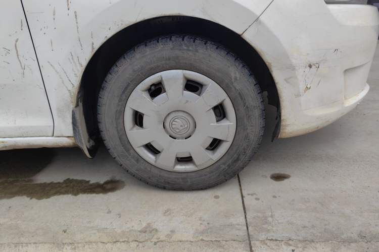 Used Skoda Rapid 2015 1.4L Manual Enjoyment Model Right Front Wheel Hub