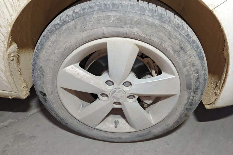 Used Skoda Rapid 2015 1.4L Manual Enjoyment Model Right Front Wheel Hub