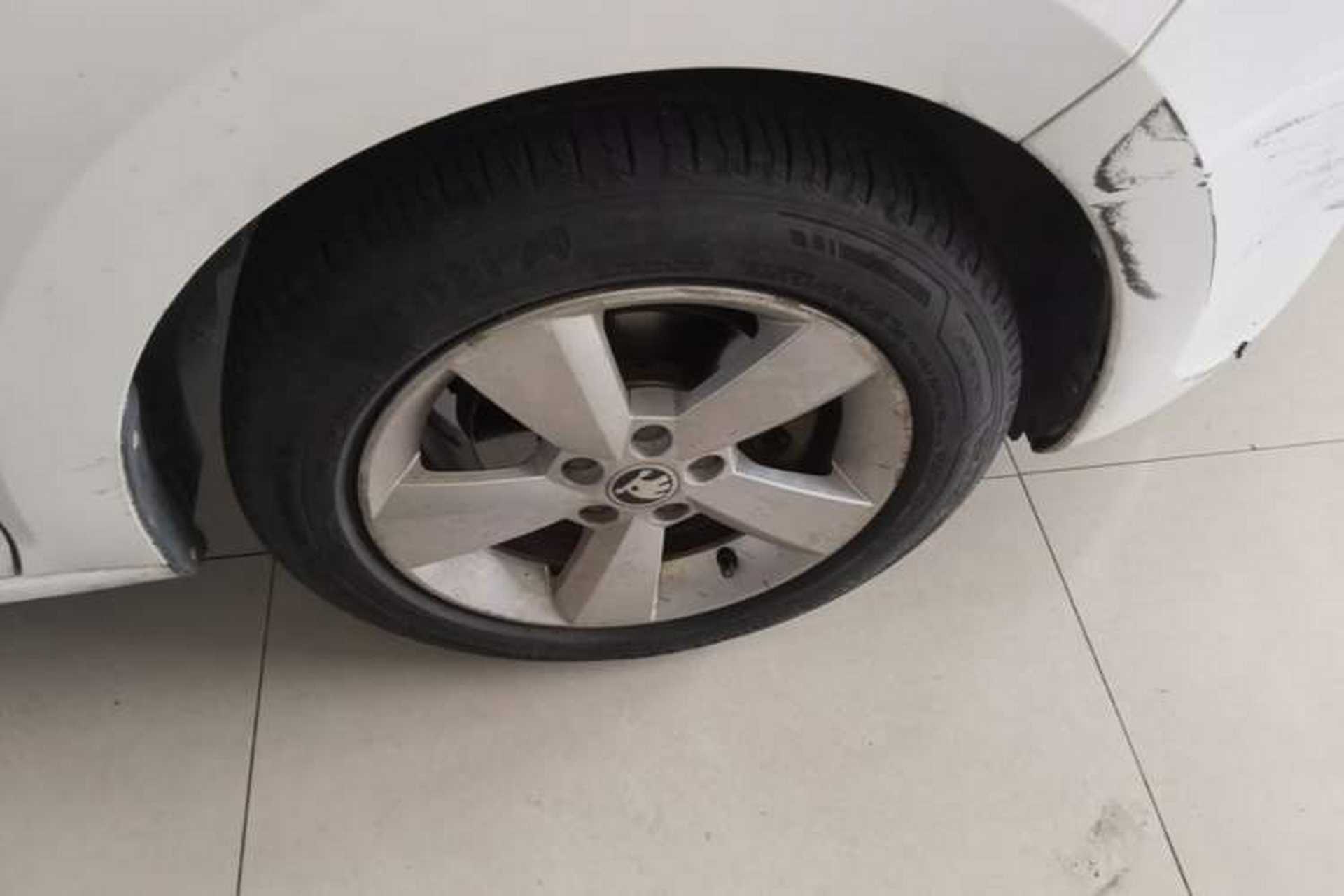 Used Skoda Rapid 2015 1.4L Manual Enjoyment Model Right Front Wheel Hub