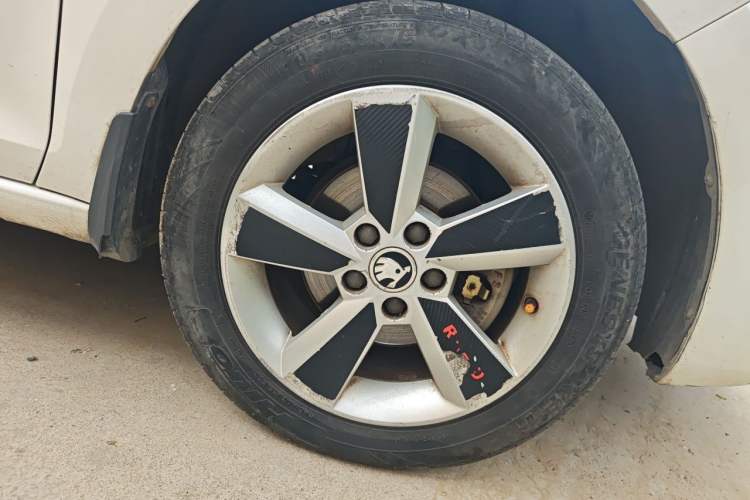Used Skoda Rapid 2015 1.4L Manual Smart Selection Model Right Front Wheel Hub