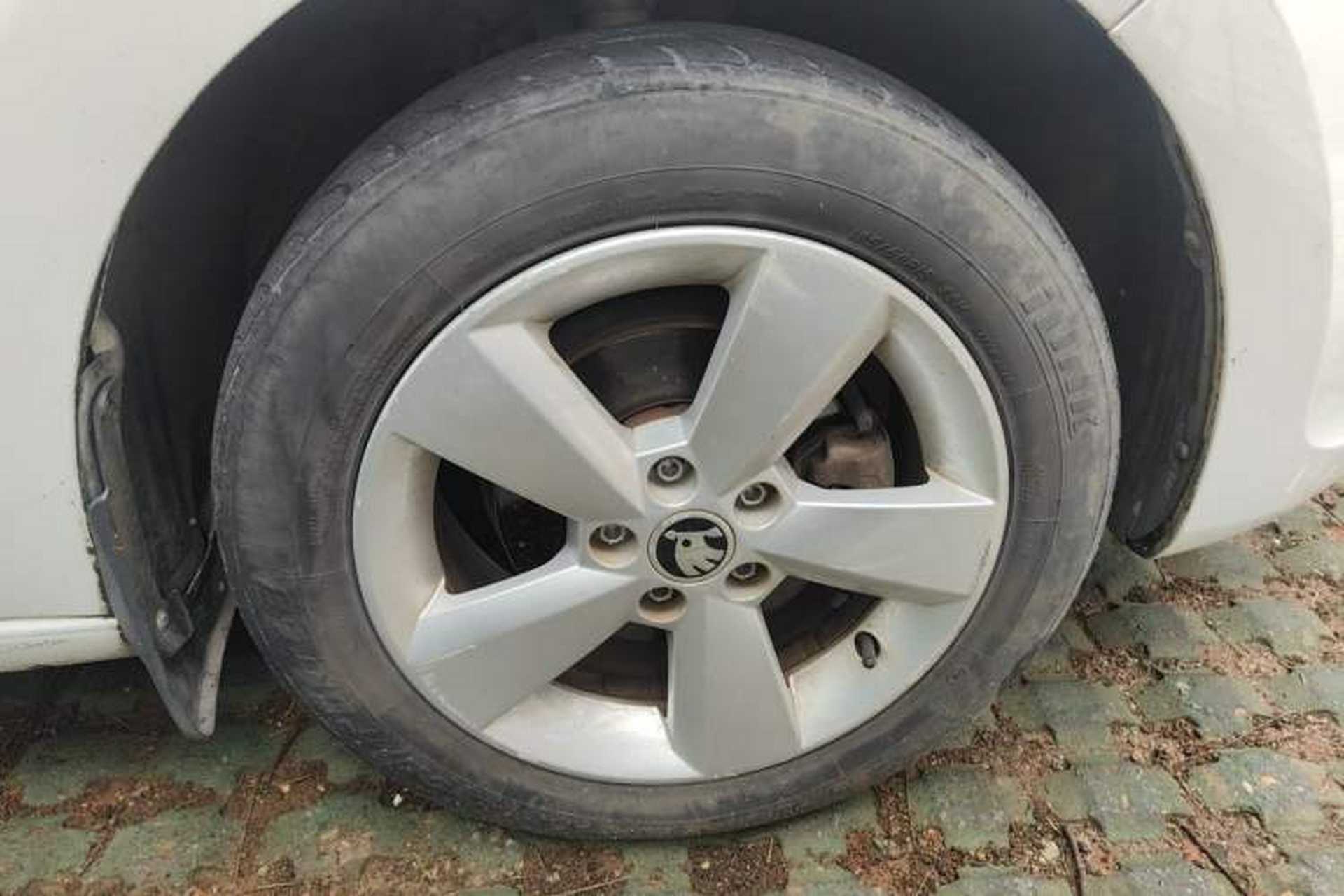 Used Skoda Rapid 2015 1.6L Automatic Smart Selection Model Right Front Wheel Hub