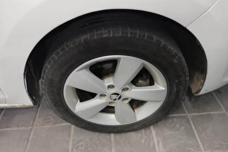 Used Skoda Rapid 2015 1.4L Manual Smart Selection Model Right Front Wheel Hub