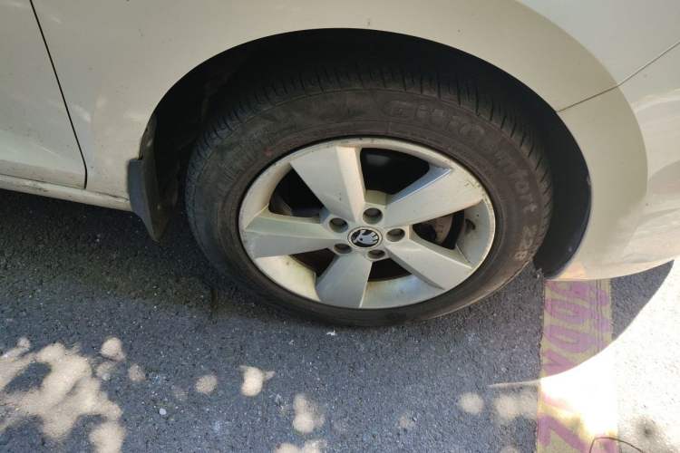 Used Skoda Rapid 2015 1.4L Manual Enjoyment Model Right Front Wheel Hub