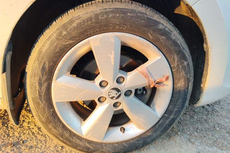 Used Skoda Rapid 2015 1.6L Manual Smart Selection Model Right Front Wheel Hub