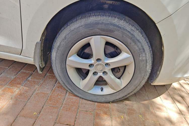 Used Skoda Rapid 2015 1.4L Manual Enjoyment Model Right Front Wheel Hub