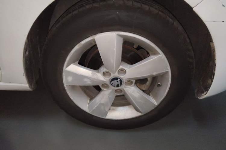 Used Skoda Rapid 2015 1.6L Manual Smart Selection Model Right Front Wheel Hub