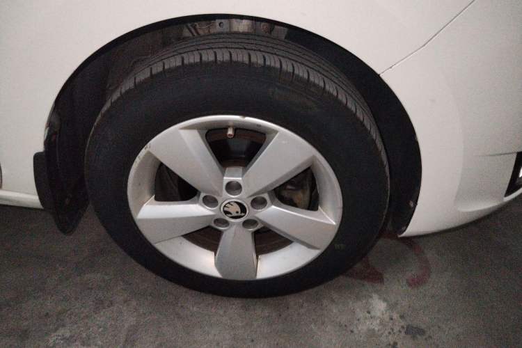 Used Skoda Rapid 2015 1.6L Manual Smart Selection Model Right Front Wheel Hub