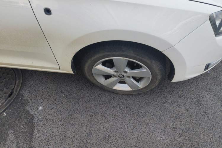 Used Skoda Rapid 2015 1.6L Manual Smart Selection Model Right Front Wheel Hub