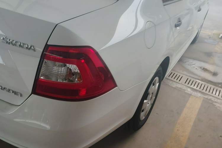 Used Skoda Rapid 2015 1.6L Manual Le Xuan Model Right Rear Taillight