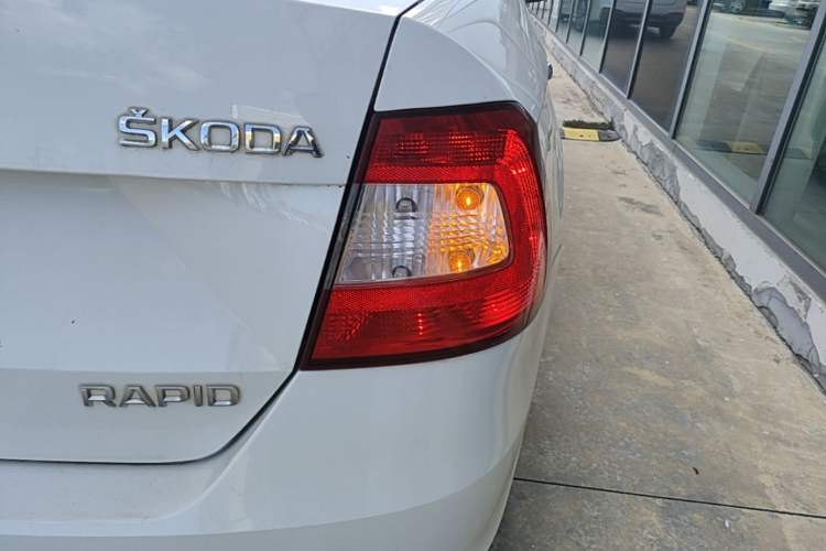 Used Skoda Rapid 2015 1.4L Manual Enjoyment Model Right Rear Taillight