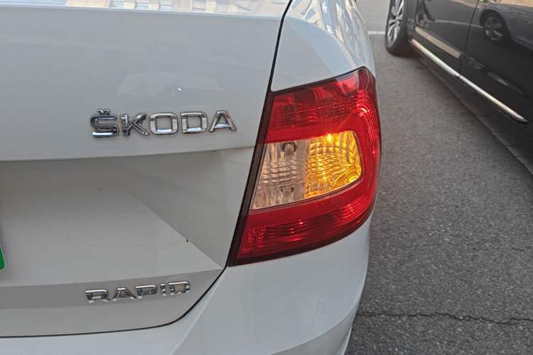Used Skoda Rapid 2015 1.6L Automatic Smart Selection Model Right Rear Taillight