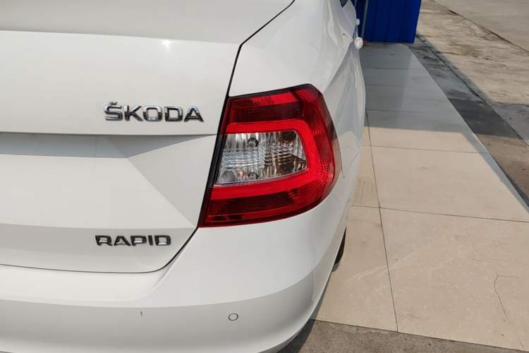 Used Skoda Rapid 2015 1.6L Automatic Smart Selection Model Right Rear Taillight