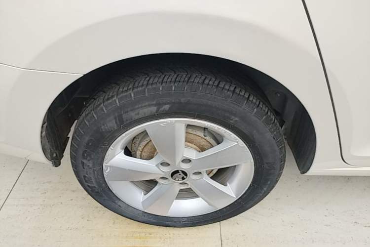 Used Skoda Rapid 2015 1.6L Manual Smart Selection Model Right Rear Wheel Hub