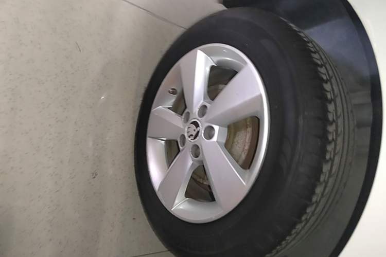 Used Skoda Rapid 2015 1.6L Manual Smart Selection Model Right Rear Wheel Hub