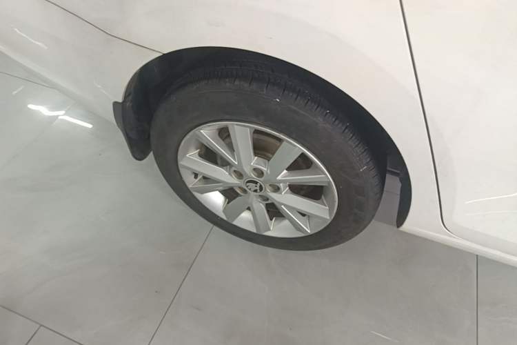 Used Skoda Rapid 2015 1.6L Manual Smart Selection Model Right Rear Wheel Hub