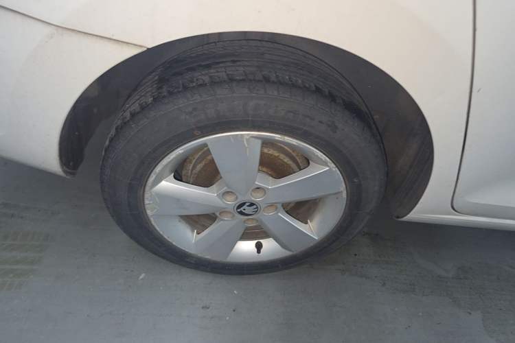 Used Skoda Rapid 2015 1.6L Automatic Smart Selection Model Right Rear Wheel Hub