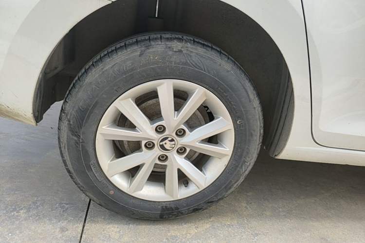 Used Skoda Rapid 2015 1.4L Manual Enjoyment Model Right Rear Wheel Hub