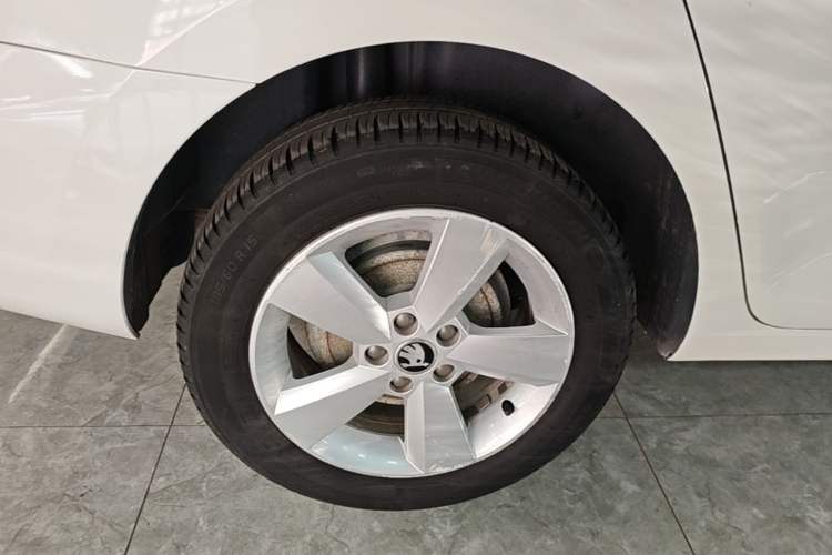 Used Skoda Rapid 2015 1.6L Automatic Smart Selection Model Right Rear Wheel Hub