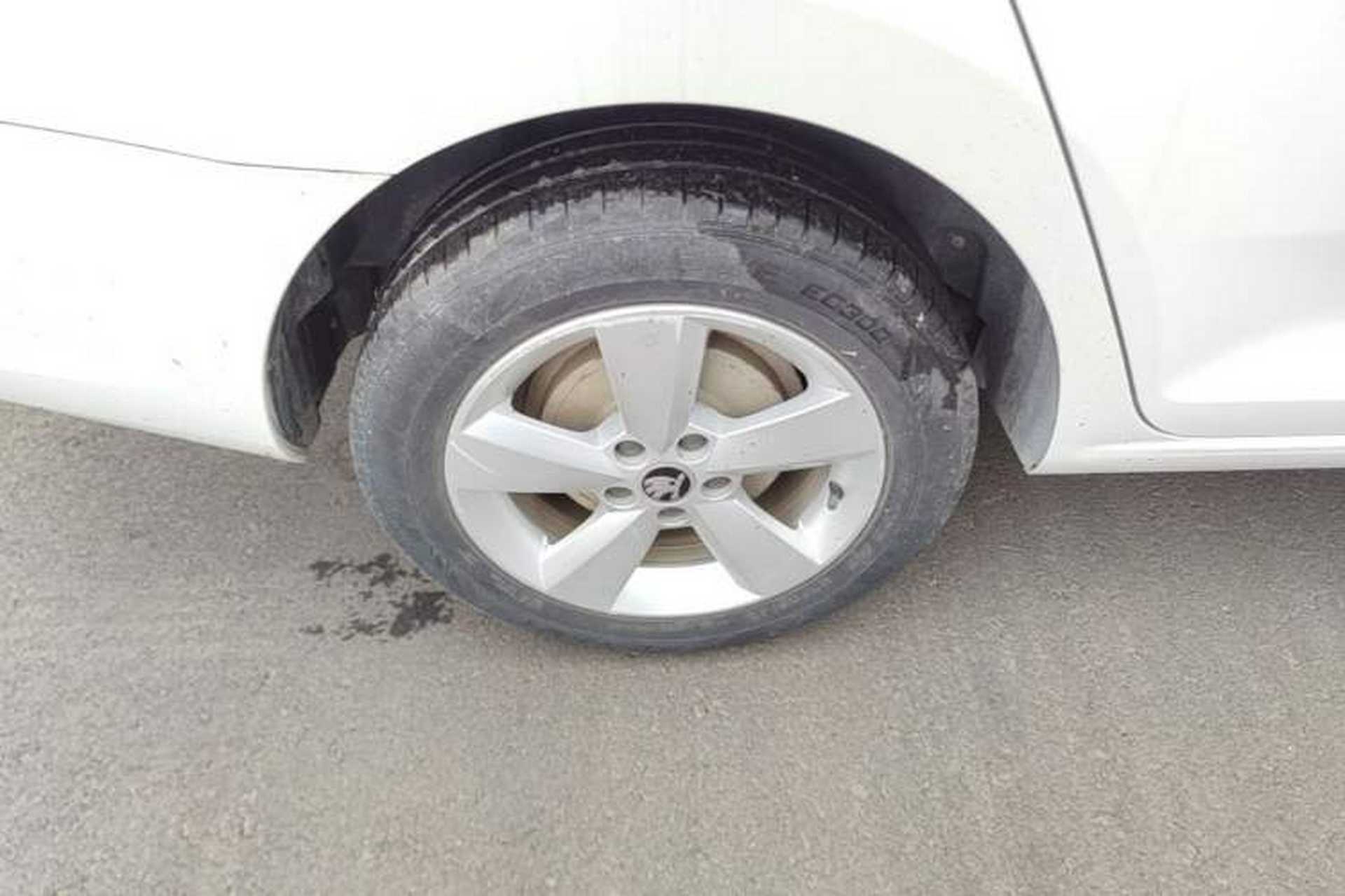 Used Skoda Rapid 2015 1.6L Manual Smart Selection Model Right Rear Wheel Hub