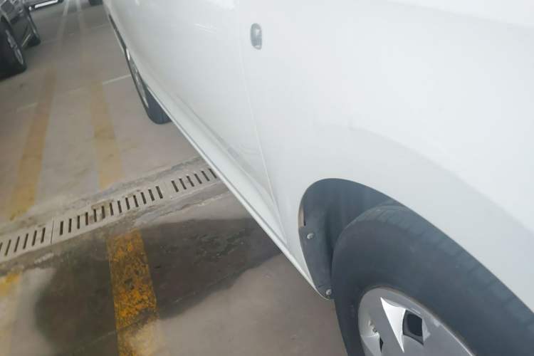Used Skoda Rapid 2015 1.6L Manual Le Xuan Model Right Side Sill