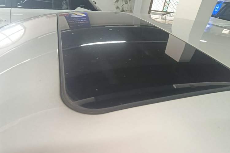 Used Skoda Rapid 2015 1.6L Manual Smart Selection Model Roof