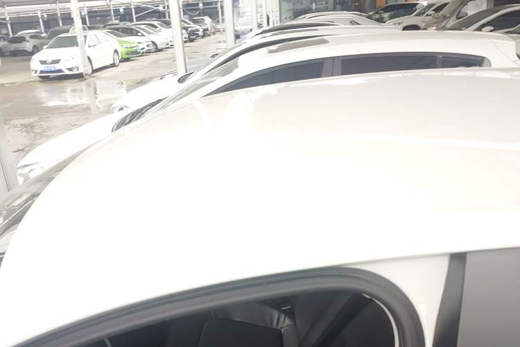 Used Skoda Rapid 2015 1.6L Manual Le Xuan Model Roof