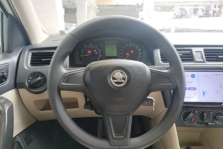 Used Skoda Rapid 2015 1.6L Manual Smart Selection Model Steering Wheel