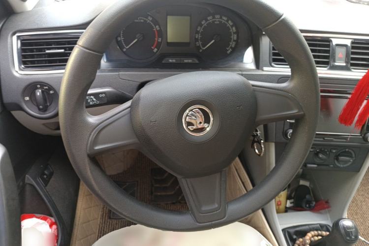 Used Skoda Rapid 2015 1.6L Manual Le Xuan Model Steering Wheel