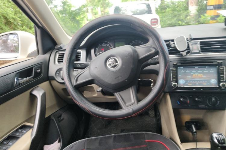Used Skoda Rapid 2015 1.6L Manual Smart Selection Model Steering Wheel