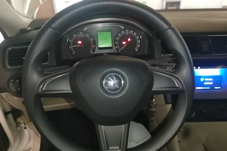 Used Skoda Rapid 2015 1.6L Manual Smart Selection Model Steering Wheel