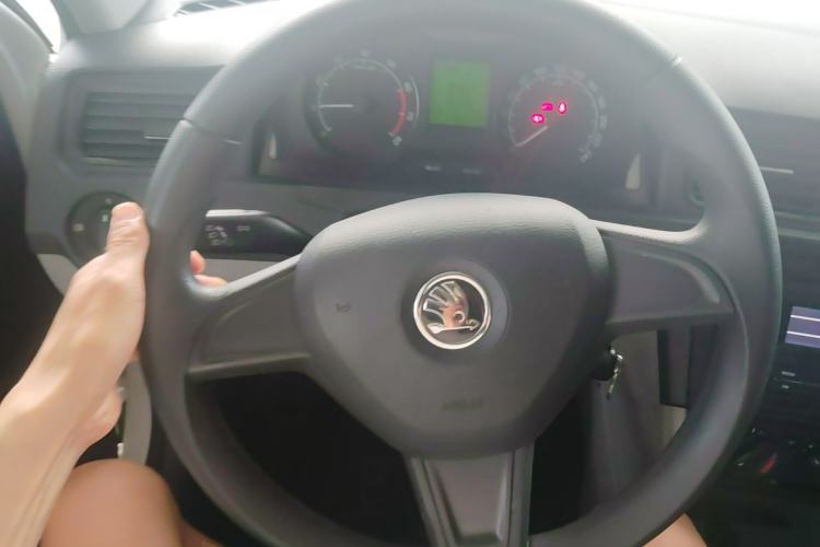 Used Skoda Rapid 2015 1.6L Manual Le Xuan Model Steering Wheel