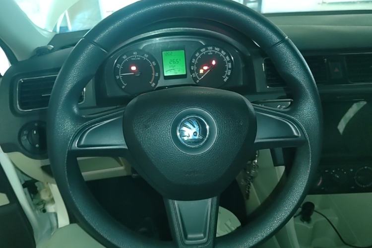 Used Skoda Rapid 2015 1.6L Manual Smart Selection Model Steering Wheel