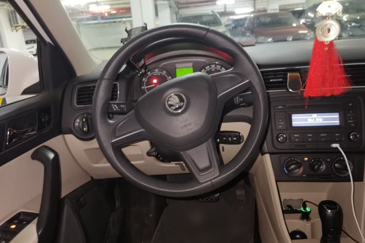 Used Skoda Rapid 2015 1.6L Automatic Smart Selection Model Steering Wheel