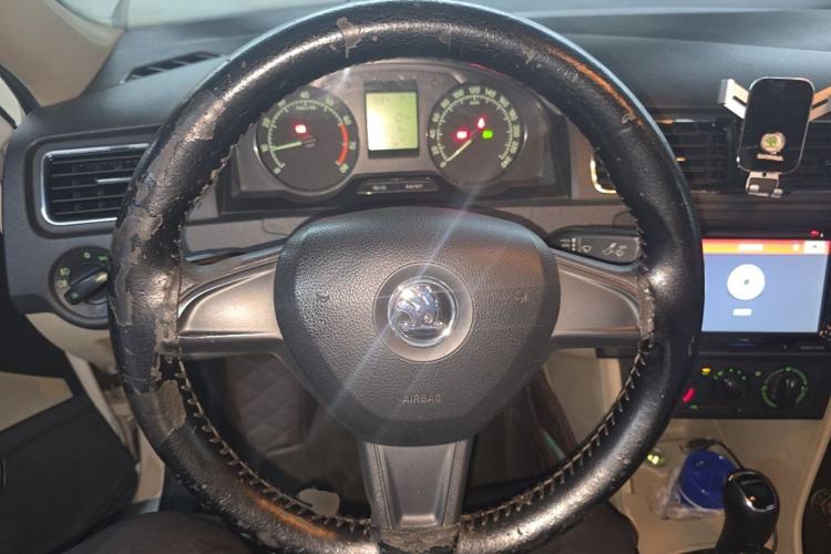 Used Skoda Rapid 2015 1.6L Automatic Smart Selection Model Steering Wheel