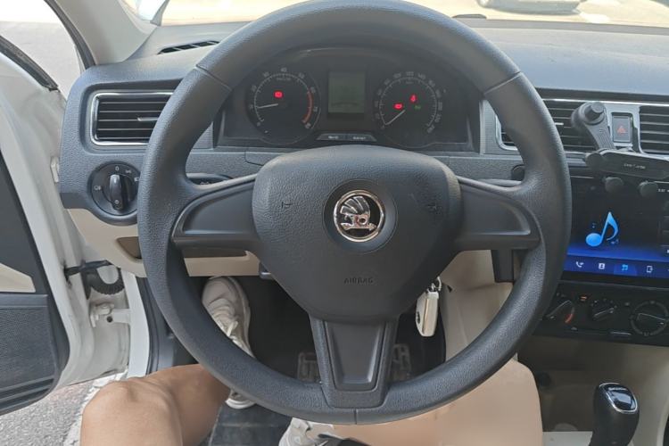 Used Skoda Rapid 2015 1.6L Automatic Smart Selection Model Steering Wheel